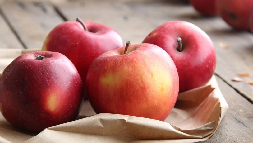 Mit wenigen Tipps und Tricks bleiben die Äpfel länger knackig und frisch. 