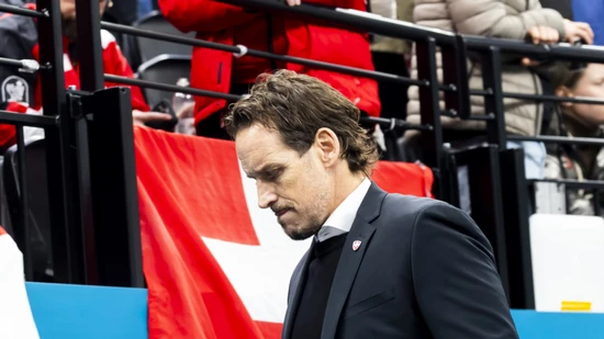 Held für die einen, nicht mehr tragbar für die anderen: Die Freistellung des ehemaligen Schweizer Nationalcoaches Patrick Fischer sorgt für sehr unterschiedliche Reaktionen Held für die einen, nicht mehr tragbar für die anderen: Die Freistellung des ehemaligen Schweizer Nationalcoaches Patrick Fischer sorgt für sehr unterschiedliche Reaktionen