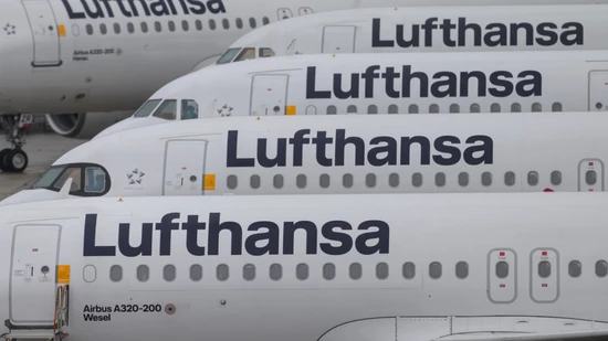 Der stockende Nachschub von Kerosin könnte nach Einschätzung des deutschen Luftverkehrsverbandes BDL schon bald zu spürbaren Einschnitten im Flugangebot führen. Die Branche schlägt konkrete Gegenmassnahmen vor. (Archivbild) Der stockende Nachschub von Kerosin könnte nach Einschätzung des deutschen Luftverkehrsverbandes BDL schon bald zu spürbaren Einschnitten im Flugangebot führen. Die Branche schlägt konkrete Gegenmassnahmen vor. (Archivbild)