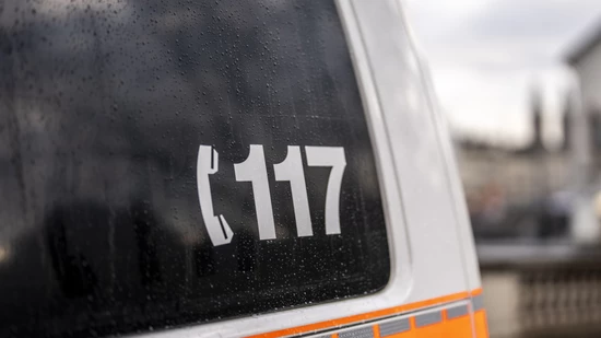 Am Freitagabend kurz vor 19.40 Uhr meldete ein Autofahrer, dass er in Neftenbach ZH einen schwer verletzten Mann aufgefunden hat. (Symbolbild) Am Freitagabend kurz vor 19.40 Uhr meldete ein Autofahrer, dass er in Neftenbach ZH einen schwer verletzten Mann aufgefunden hat. (Symbolbild)