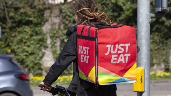 Der Lieferdienst Just Eat hat neu auch Migros-Produkte im Angebot - zum Anfang nur in ausgewählten Kantonen. (Archivbild) Der Lieferdienst Just Eat hat neu auch Migros-Produkte im Angebot - zum Anfang nur in ausgewählten Kantonen. (Archivbild)