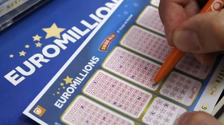 Der Jackpot von Euro Millions blieb am Freitag unangetastet. Drei Glückspilze erspielten sich aber je 297'349.75 Schweizer Franken. (Archivbild) Der Jackpot von Euro Millions blieb am Freitag unangetastet. Drei Glückspilze erspielten sich aber je 297'349.75 Schweizer Franken. (Archivbild)