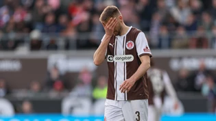 Karol Mets für St. Pauli zuerst Torschütze, dann Penalty-Verursacher Karol Mets für St. Pauli zuerst Torschütze, dann Penalty-Verursacher