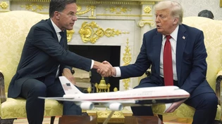 ARCHIV - US-Präsident Donald Trump (r) schüttelt die Hand von NATO-Generalsekretär Mark Rutte während eines Treffens im Oval Office des Weißen Hauses. Foto: Evan Vucci/AP/dpa ARCHIV - US-Präsident Donald Trump (r) schüttelt die Hand von NATO-Generalsekretär Mark Rutte während eines Treffens im Oval Office des Weißen Hauses. Foto: Evan Vucci/AP/dpa