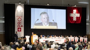 Walter Wobmann, alt Nationalrat und Vizepräsident von Pro Schweiz, wirbt an der Mitgliederversammlung für die Neutralitätsinitiative. Walter Wobmann, alt Nationalrat und Vizepräsident von Pro Schweiz, wirbt an der Mitgliederversammlung für die Neutralitätsinitiative.