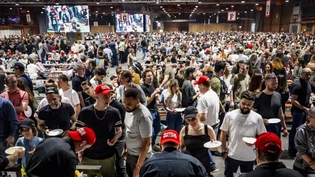 Wie schon im letzten Jahr war das Cerm in Martigny an diesem Raclette-Abend bis auf den letzten Platz besetzt (Archivfoto). Wie schon im letzten Jahr war das Cerm in Martigny an diesem Raclette-Abend bis auf den letzten Platz besetzt (Archivfoto).