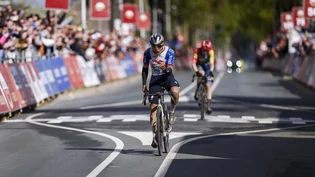 Remco Evenepoel lässt Mattias Skjelmose im Sprint keine Chance Remco Evenepoel lässt Mattias Skjelmose im Sprint keine Chance