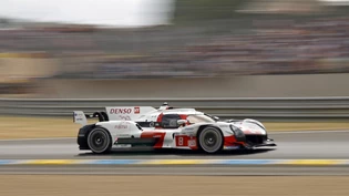 Toyota setzt sich zum Auftakt der Langstrecken-WM gegen Ferrari durch Toyota setzt sich zum Auftakt der Langstrecken-WM gegen Ferrari durch
