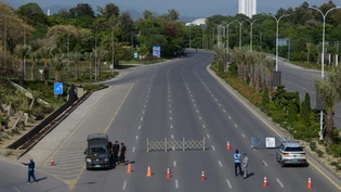 Polizeibeamte stehen Wache an einem Kontrollpunkt in Islamabad, um die Sicherheit vor einer möglichen zweiten Runde der US-Iran-Gespräche zu gewährleisten. Foto: M.A. Sheikh/AP/dpa Polizeibeamte stehen Wache an einem Kontrollpunkt in Islamabad, um die Sicherheit vor einer möglichen zweiten Runde der US-Iran-Gespräche zu gewährleisten. Foto: M.A. Sheikh/AP/dpa
