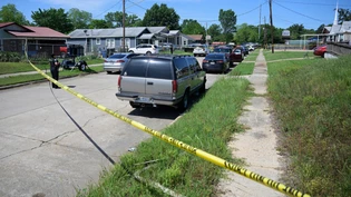 Die Polizei hat mit einem Absperrband den Tatort in Shreveport gesichert. Foto: Jill Pickett/The Times-Picayune/The New Orleans Advocate/AP/dpa - ACHTUNG: Nur zur redaktionellen Verwendung und nur mit vollständiger Nennung des vorstehenden Credits Die Polizei hat mit einem Absperrband den Tatort in Shreveport gesichert. Foto: Jill Pickett/The Times-Picayune/The New Orleans Advocate/AP/dpa - ACHTUNG: Nur zur redaktionellen Verwendung und nur mit vollständiger Nennung des vorstehenden Credits