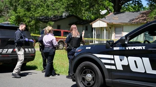 dpatopbilder - Polizisten versammeln sich für Ermittlungsarbeiten vor einem Haus in der Harrison Street in der Nähe der Bernstein Avenue. Am Sonntagmorgen kam es im US-Bundesstaat Louisiana zu einem dramatischen Fall von häuslicher Gewalt - dabei sterben… dpatopbilder - Polizisten versammeln sich für Ermittlungsarbeiten vor einem Haus in der Harrison Street in der Nähe der Bernstein Avenue. Am Sonntagmorgen kam es im US-Bundesstaat Louisiana zu einem dramatischen Fall von häuslicher Gewalt - dabei sterben…
