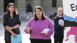 Lea Blattner (in der Mitte) bei einem politischen Auftritt im Oktober 2025 in Bern. (Archiv) Lea Blattner (in der Mitte) bei einem politischen Auftritt im Oktober 2025 in Bern. (Archiv)
