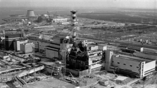 Infolge einer Explosion im Kernkraftwerk Tschernobyl in Prypjat, Ukraine, gelangten am 26. April 1986 grosse Mengen radioaktiven Materials in die Atmosphäre. (Archivbild) Infolge einer Explosion im Kernkraftwerk Tschernobyl in Prypjat, Ukraine, gelangten am 26. April 1986 grosse Mengen radioaktiven Materials in die Atmosphäre. (Archivbild)