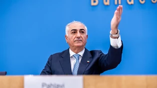 Reza Pahlavi, der Sohn des früheren iranischen Schahs, nimmt an einer Pressekonferenz zur aktuellen Lage im Iran im Haus der Bundespressekonferenz teil. Foto: Michael Kappeler/dpa Reza Pahlavi, der Sohn des früheren iranischen Schahs, nimmt an einer Pressekonferenz zur aktuellen Lage im Iran im Haus der Bundespressekonferenz teil. Foto: Michael Kappeler/dpa