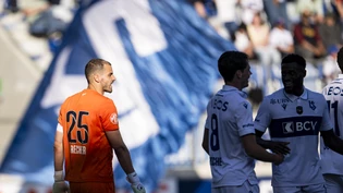 Wieder mal im Scheinwerferlicht, kann Yanick Brecher nicht glänzen. Er verliert mit dem FCZ in Lausanne deutlich Wieder mal im Scheinwerferlicht, kann Yanick Brecher nicht glänzen. Er verliert mit dem FCZ in Lausanne deutlich