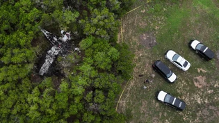 Eine abgestürzte Cessna liegt in einem Waldgebiet an der Round Rock Road. Foto: Jay Janner/Austin American-Statesman/AP/dpa - ACHTUNG: Nur zur redaktionellen Verwendung im Zusammenhang mit der aktuellen Berichterstattung und nur mit vollständiger Nennung… Eine abgestürzte Cessna liegt in einem Waldgebiet an der Round Rock Road. Foto: Jay Janner/Austin American-Statesman/AP/dpa - ACHTUNG: Nur zur redaktionellen Verwendung im Zusammenhang mit der aktuellen Berichterstattung und nur mit vollständiger Nennung…